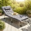 Záhradné lehátko MultiGarden s matracom a vankúšom v záhrade 02